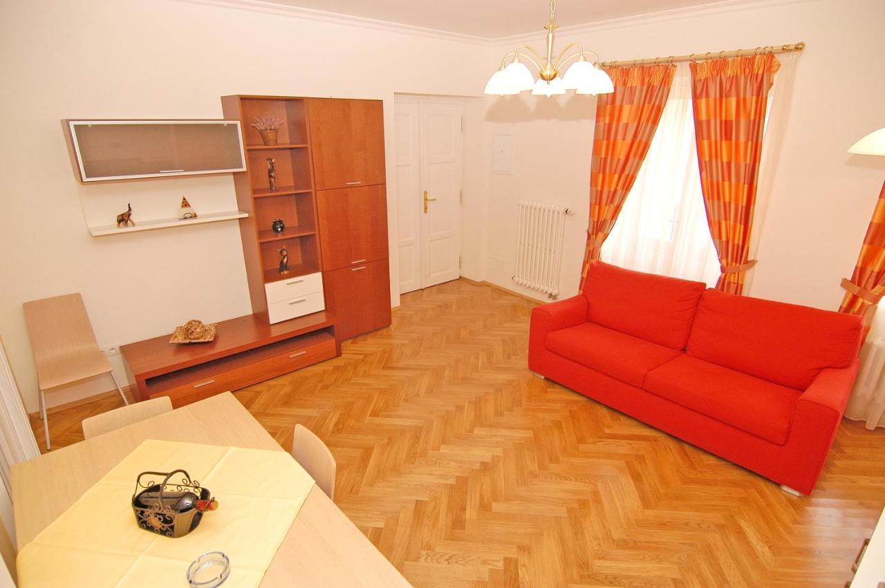 Residence La Familia Prague Extérieur photo