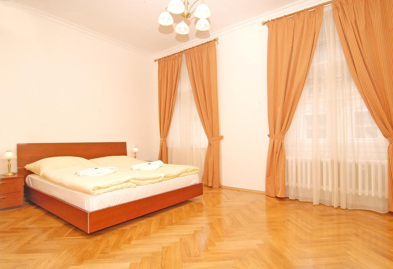 Residence La Familia Prague Extérieur photo