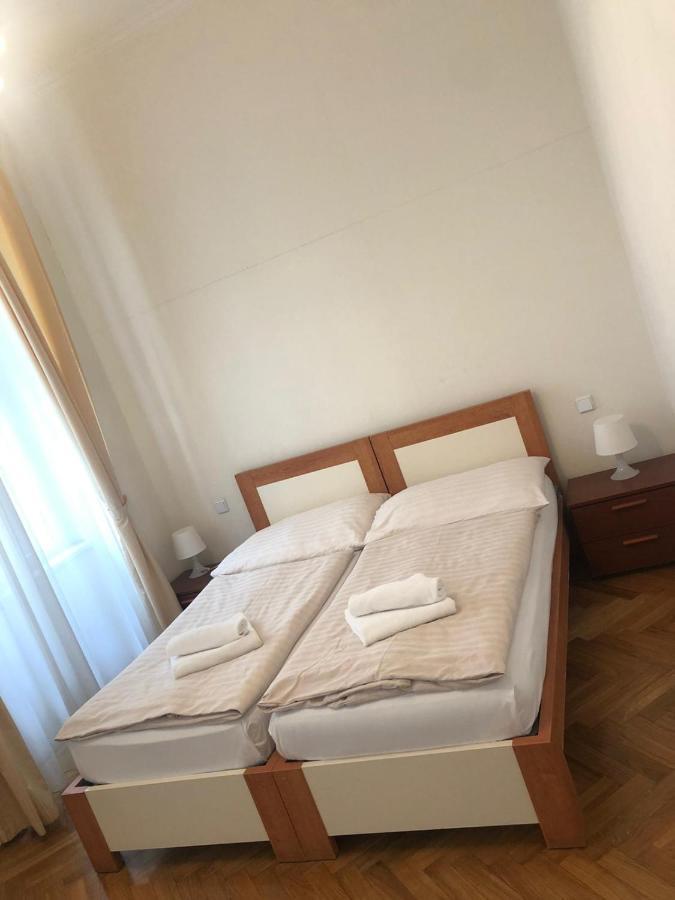 Residence La Familia Prague Extérieur photo