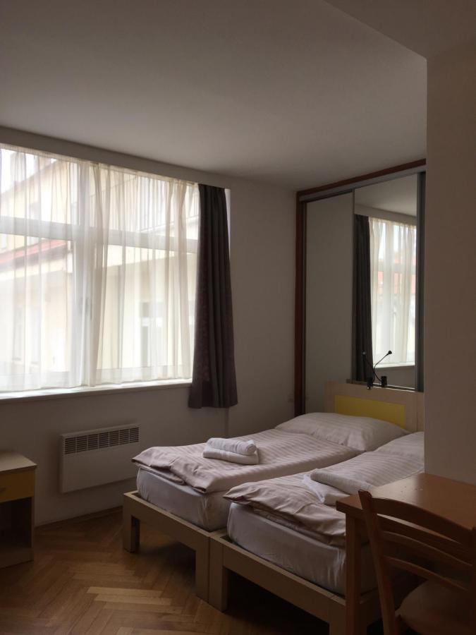 Residence La Familia Prague Extérieur photo