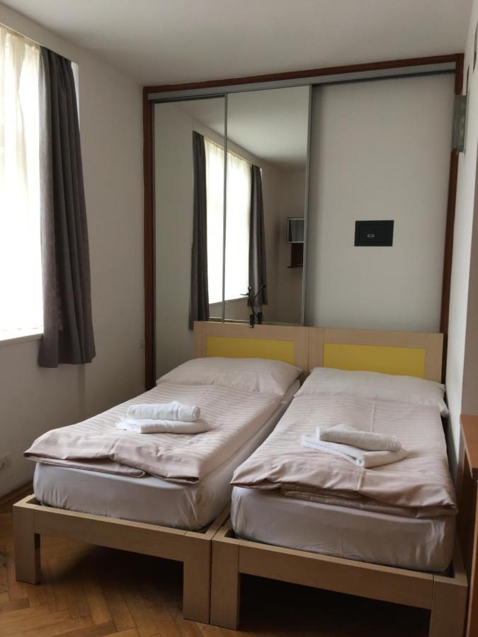Residence La Familia Prague Extérieur photo