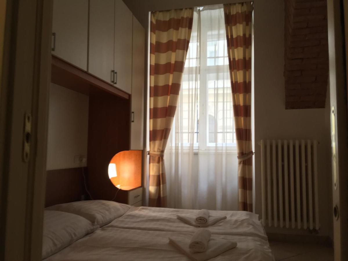 Residence La Familia Prague Extérieur photo