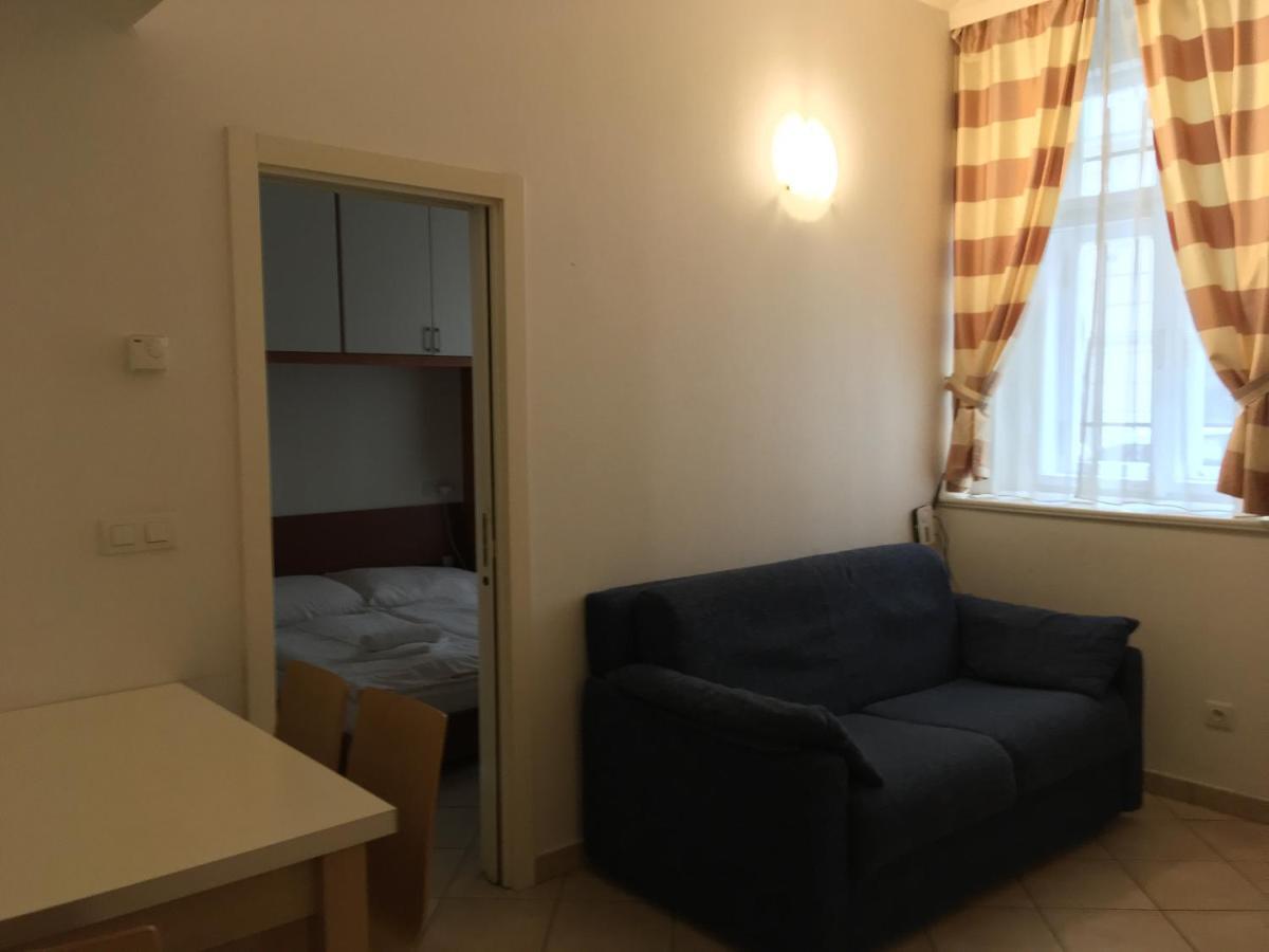 Residence La Familia Prague Extérieur photo