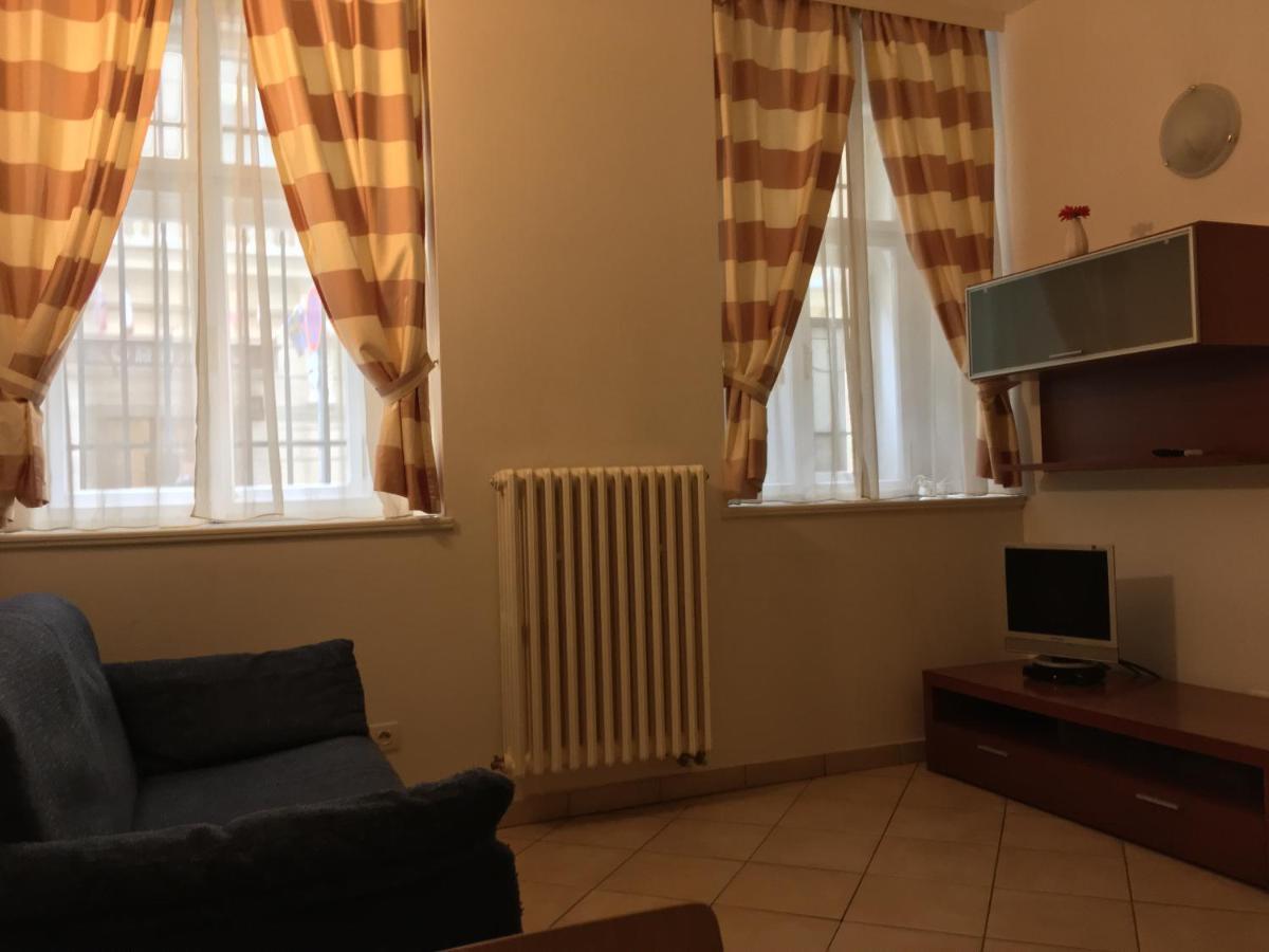 Residence La Familia Prague Extérieur photo