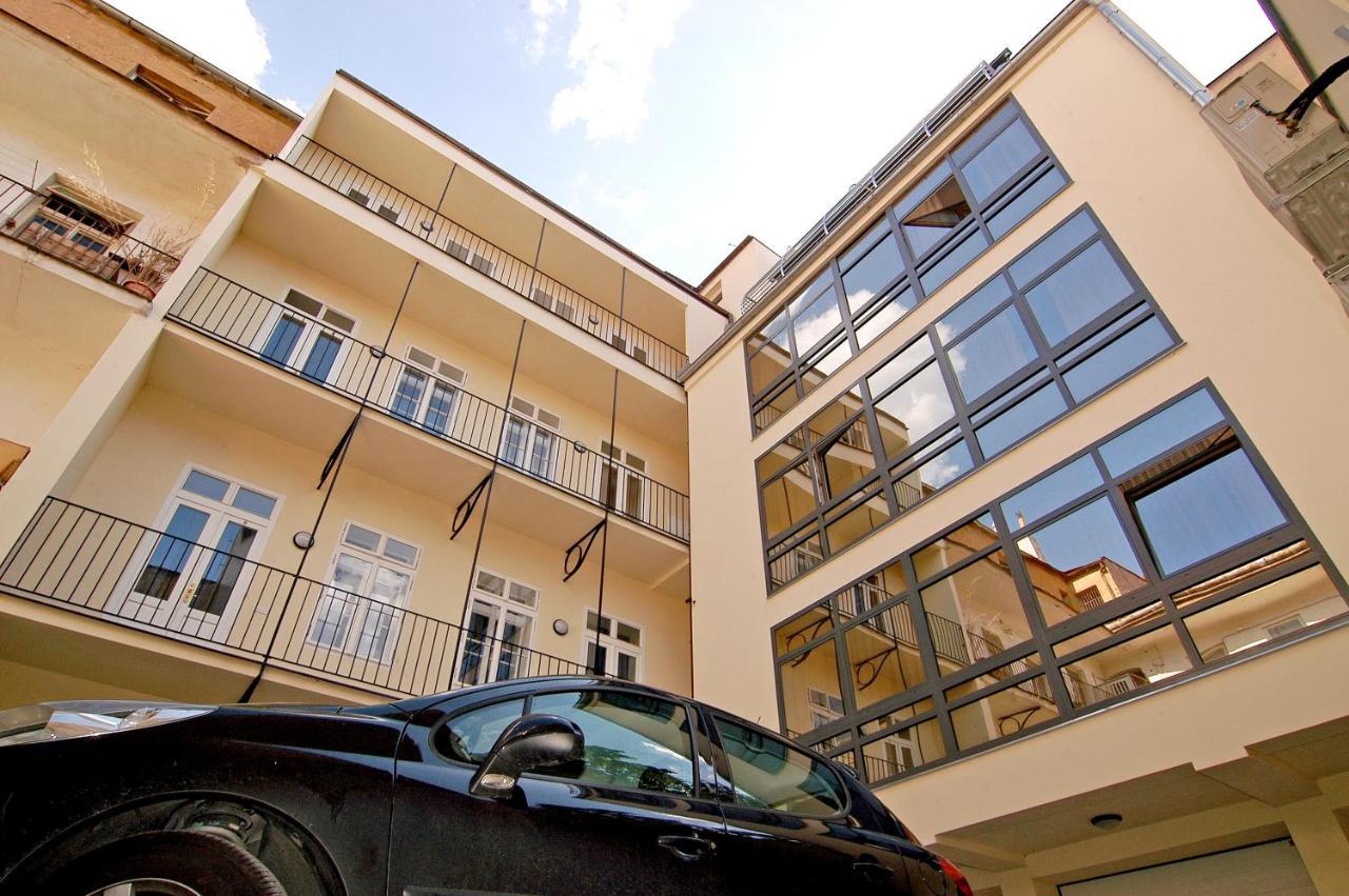 Residence La Familia Prague Extérieur photo