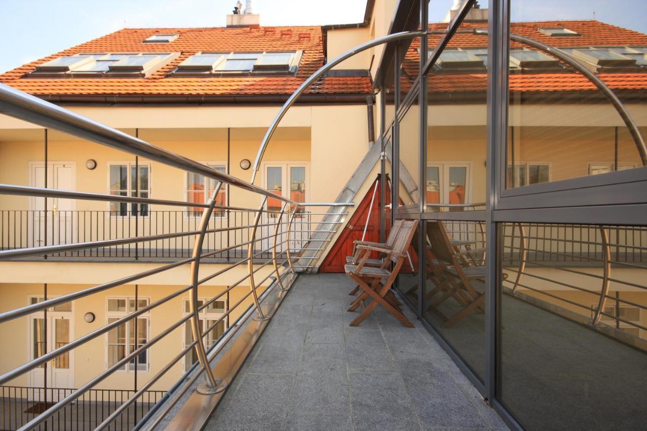 Residence La Familia Prague Extérieur photo